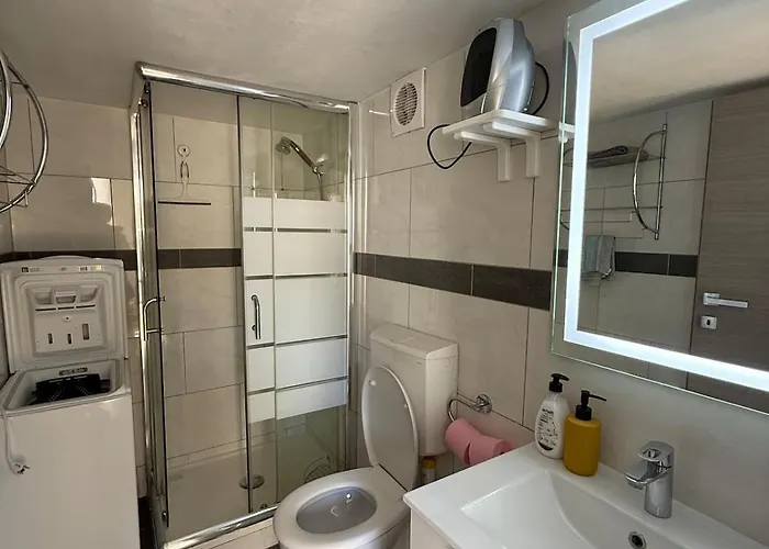 Mezzanine - Close To Beaches * Μεντόν