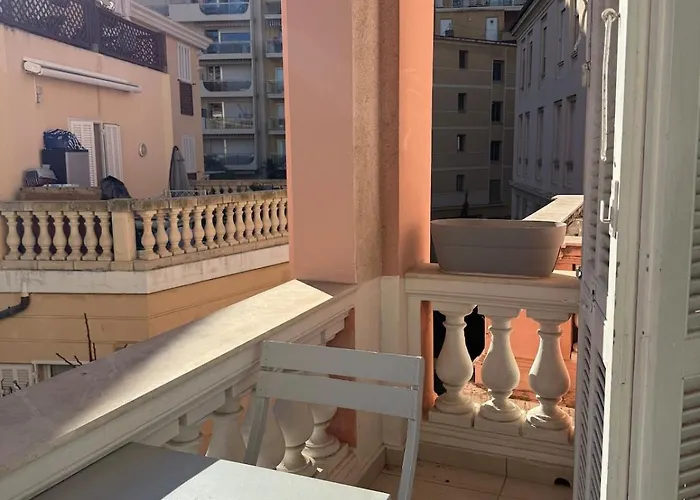 Mezzanine - Close To Beaches Διαμέρισμα Μεντόν