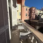 Mezzanine - Close To Beaches Apartment