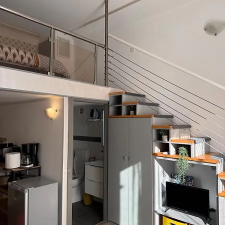 Mezzanine - Close To Beaches דירה *