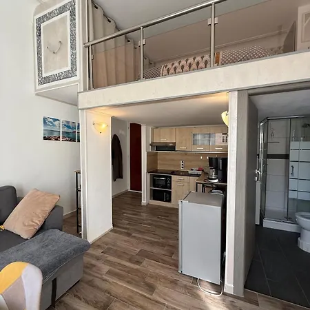 Mezzanine - Close To Beaches Menton