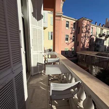 Mezzanine - Close To Beaches Apartment