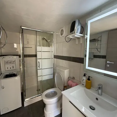 Mezzanine - Close To Beaches * מנטון