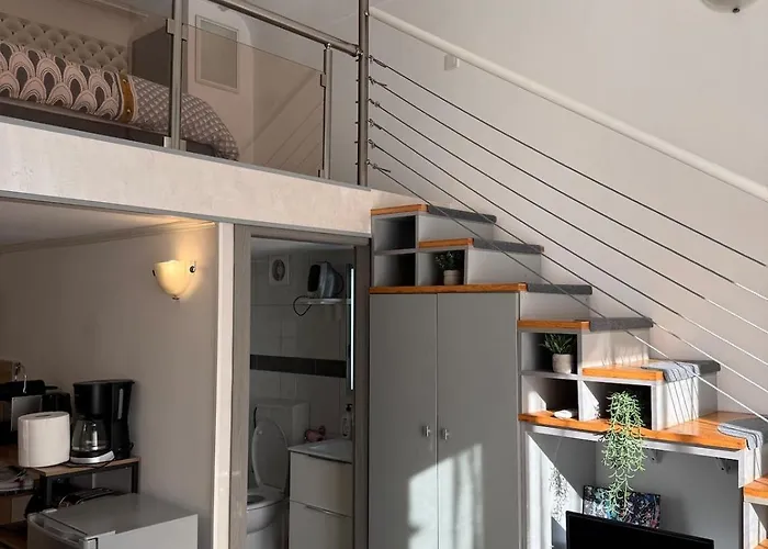 Mezzanine - Close To Beaches 아파트 *