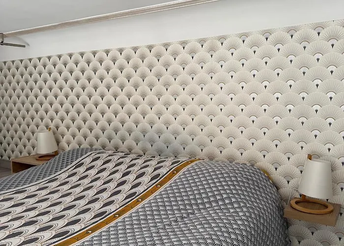 Mezzanine - Close To Beaches Menton