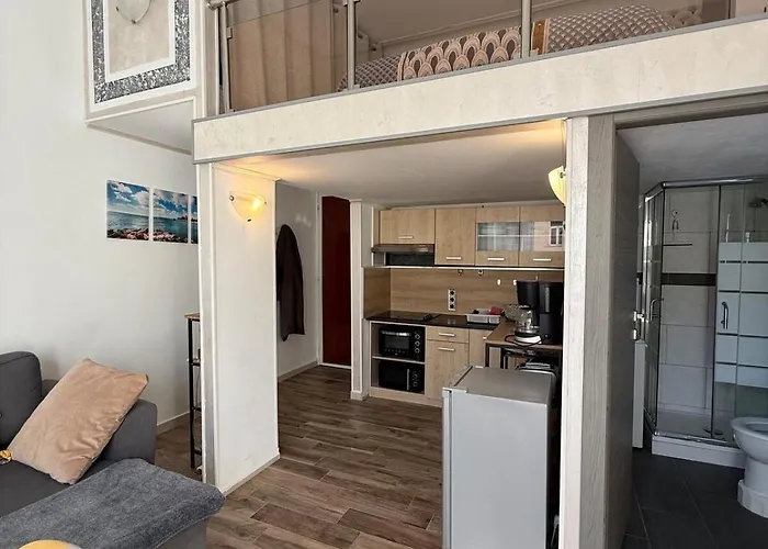 Mezzanine - Close To Beaches 멍똥