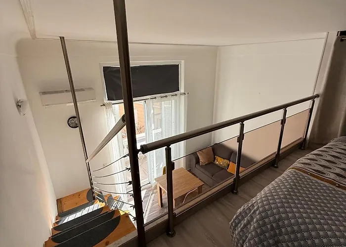 Mezzanine - Close To Beaches 아파트 *